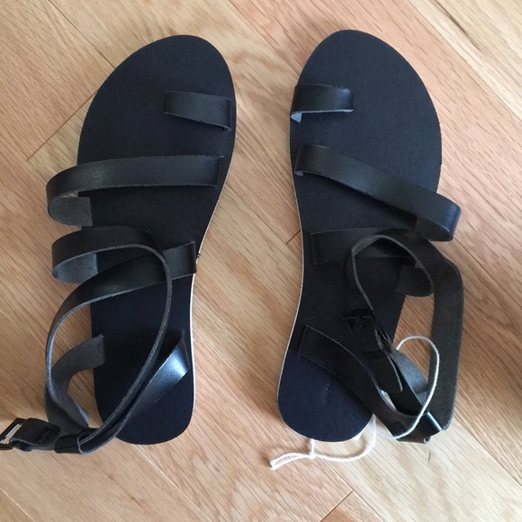 AEO BLACK STRAPPY SANDAL - Picture 1 of 3